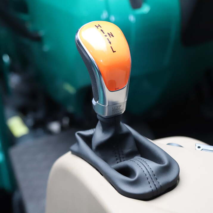 Kompakttraktor Lovol 25 hk med frontlaster, uten hytte 