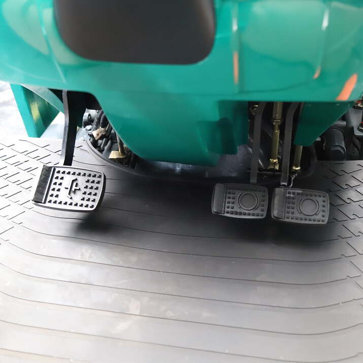 Kompakttraktor Lovol 25 hk med frontlaster, uten hytte