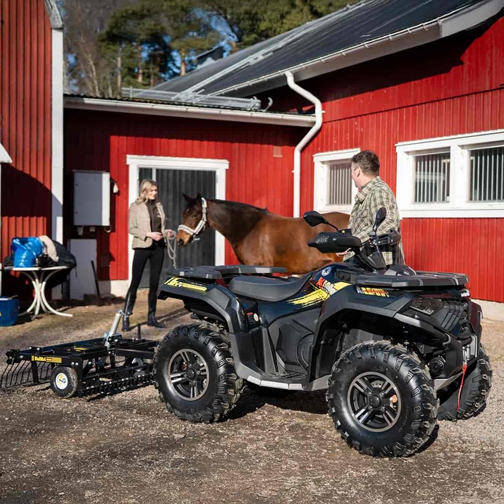 Gårdsharv ATV med justerbart chassis og drag