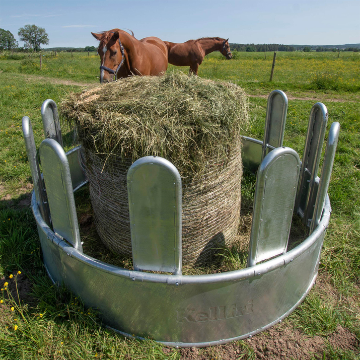 Fôrhekk med tildekkede bogbøyler for hest, 12 plasser