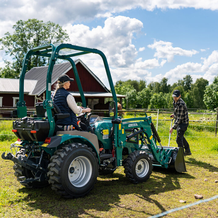 Kompakttraktor Lovol 25 hk med frontlaster, uten hytte