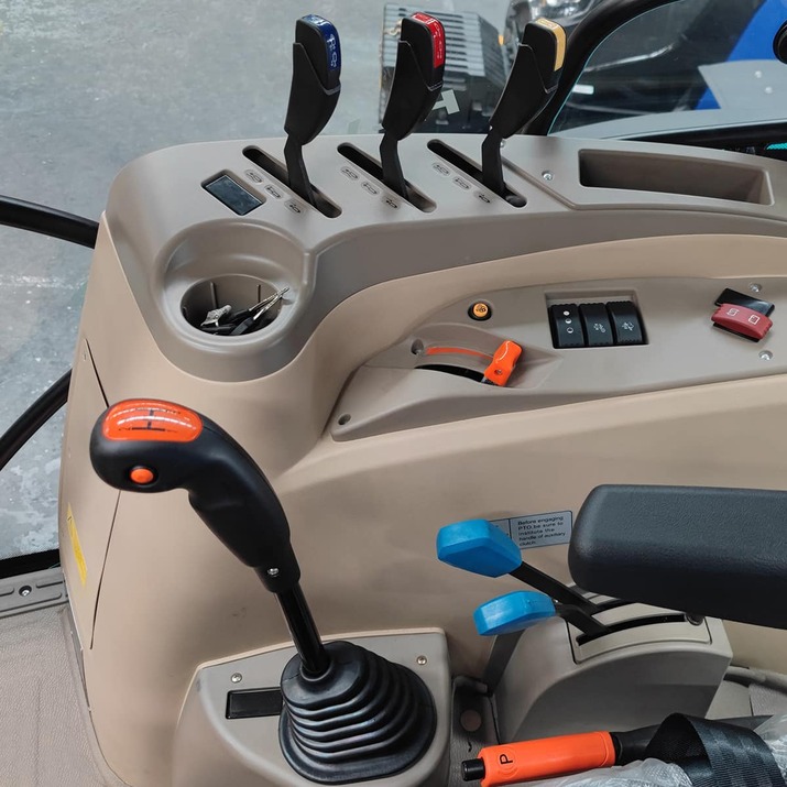 Traktor Lovol 110 hk 4WD