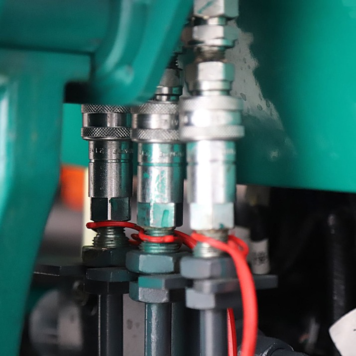 Kompakttraktor Lovol 25 hk med frontlaster, uten hytte 