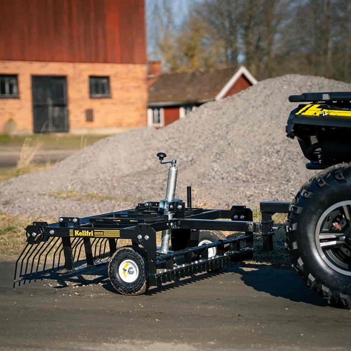 Gårdsharv ATV med justerbart chassis og drag