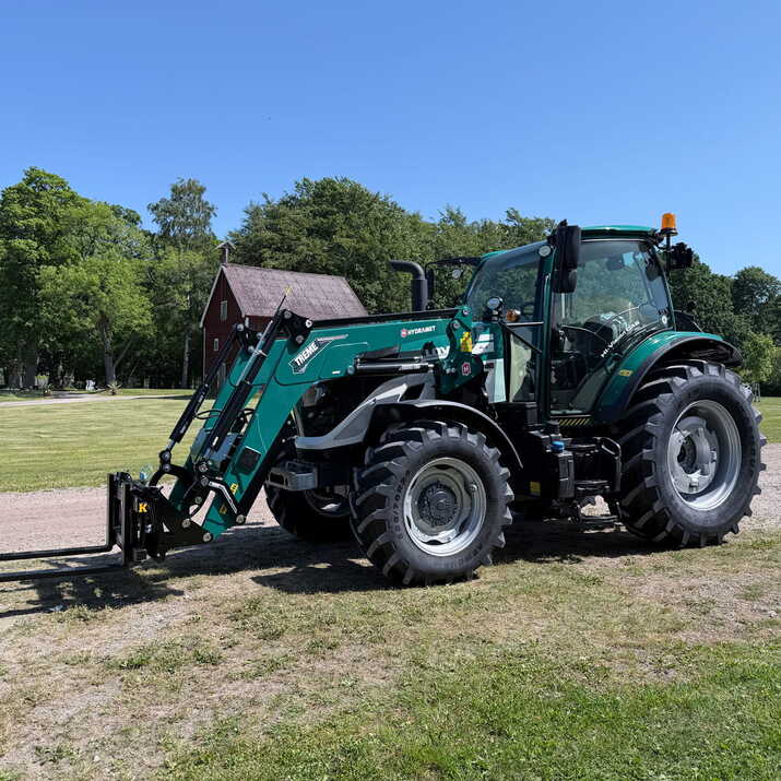 Traktor Lovol 110 hk 4WD med frontlaster