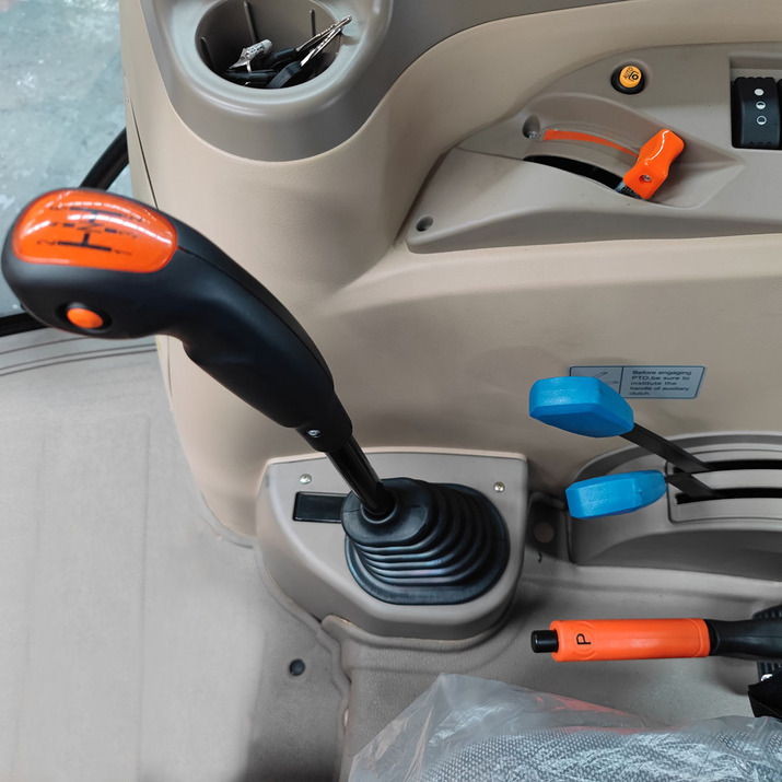 Traktor Lovol 110 hk 4WD