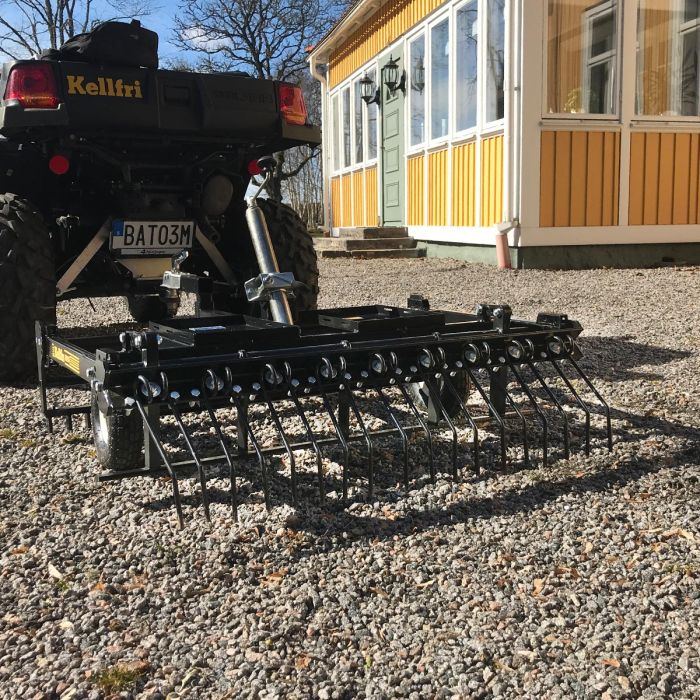 Gårdsharv ATV med justerbart chassis og drag