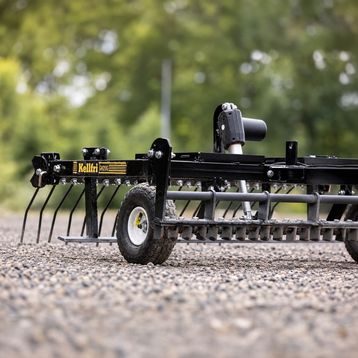 Gårdsharv ATV med justerbart chassis og drag