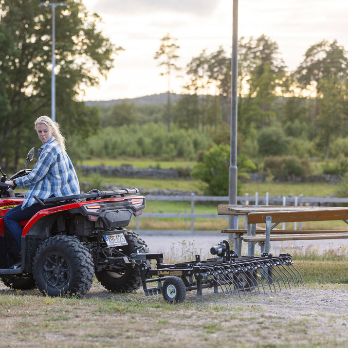 Gårdsharv ATV med justerbart chassis og drag