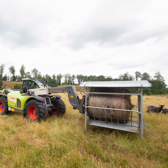 Fôrhekk med tak for sauer