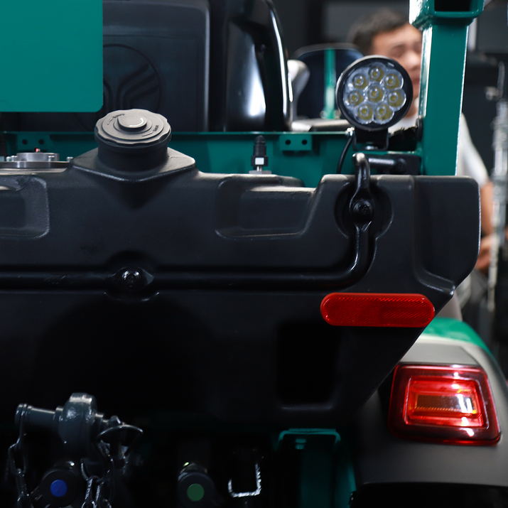 Kompakttraktor Lovol 25 hk med frontlaster, uten hytte 