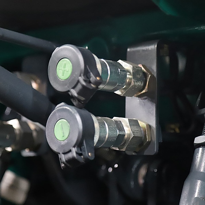 Kompakttraktor Lovol 25 hk med frontlaster, uten hytte