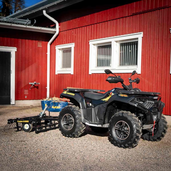 Gårdsharv ATV med justerbart chassis og drag