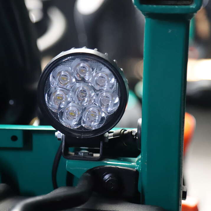 Kompakttraktor Lovol 25 hk med frontlaster, uten hytte 