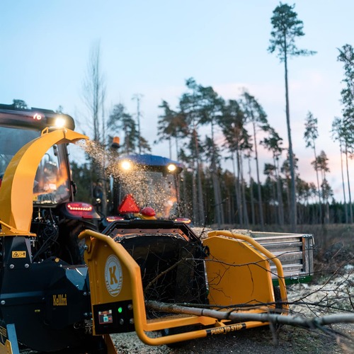 Fliskutter 150, hydraulisk innmating med pumpe og tank