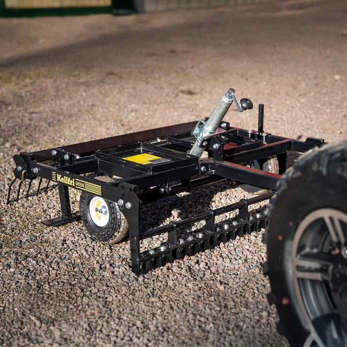 Gårdsharv ATV med justerbart chassis og drag