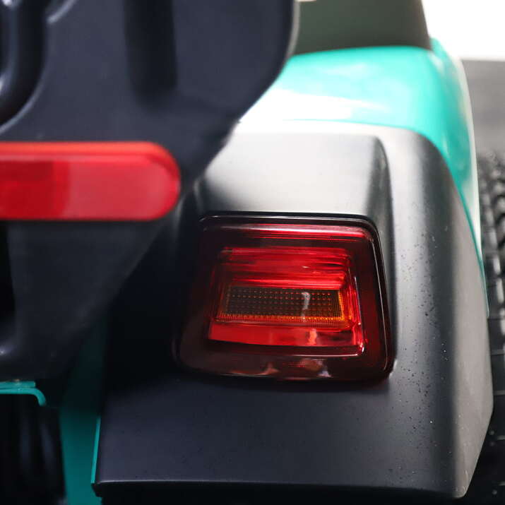 Kompakttraktor Lovol 25 hk med frontlaster, uten hytte 