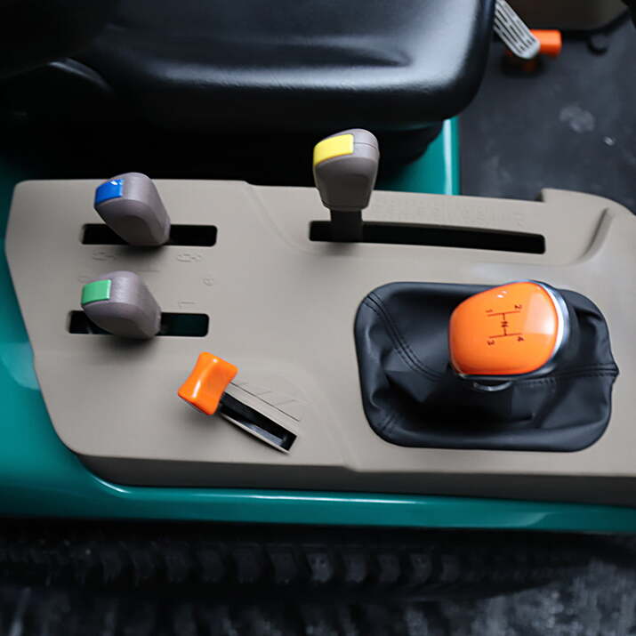 Kompakttraktor Lovol 25 hk med frontlaster, uten hytte 