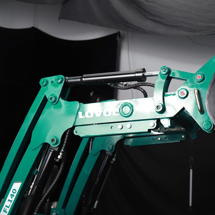 Kompakttraktor Lovol 25 hk med frontlaster, uten hytte 