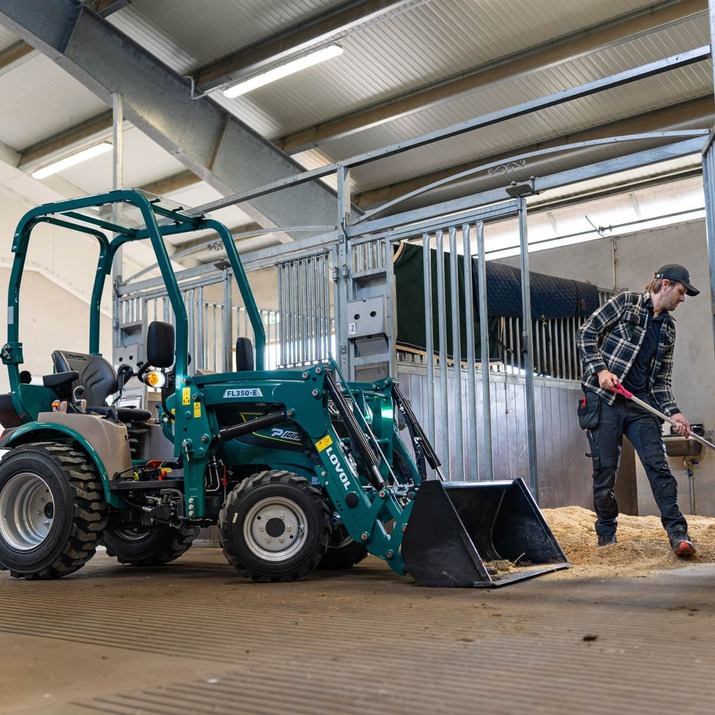 Kompakttraktor Lovol 25 hk med frontlaster, uten hytte