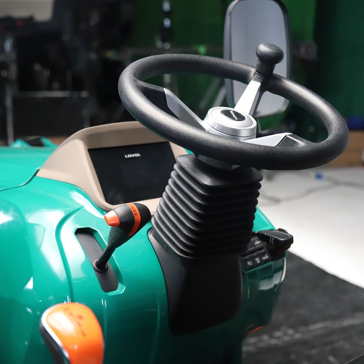 Kompakttraktor Lovol 25 hk med frontlaster, uten hytte 