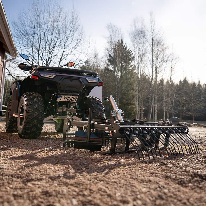 Gårdsharv ATV med justerbart chassis og drag